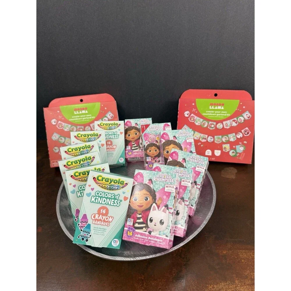 2 Mondo Llama Create-Your-Own Christmas Countdown Garland Kit &12 pk of Band-Aid - Picture 4 of 12